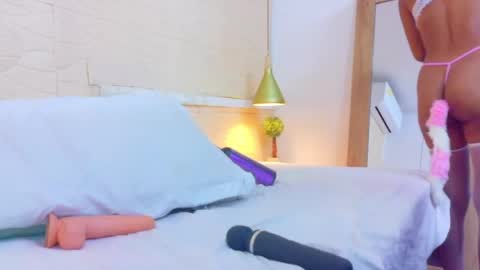tiny_sarah1 online show from April 17, 2026, 7:00 am