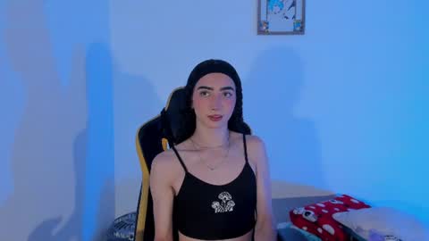 Snapshot of tiny_thomm chatting on June 25, 2026, 12:10 am Thomm Independent Model online show from June 25, 2026, 12:10 am