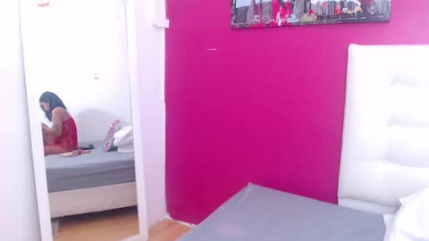 tiny_whore18 online show from February 14, 2025, 2:23 pm