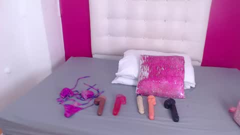 tiny_whore18 online show from October 6, 2025, 3:31 pm