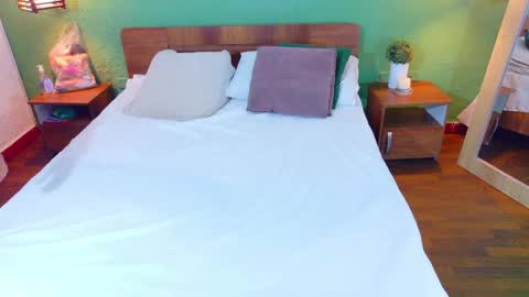 tiny_whore18 online show from April 6, 2026, 4:08 pm