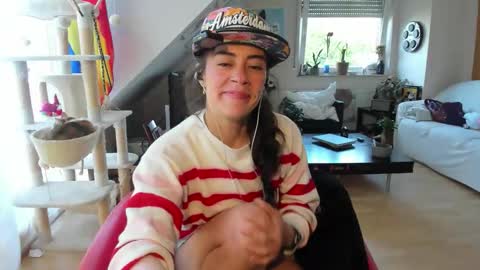 Tiny online show from September 14, 2025, 6:45 am