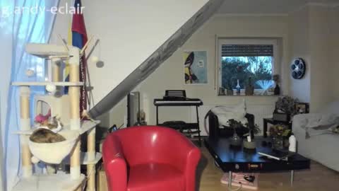 Tiny online show from September 15, 2025, 6:08 pm