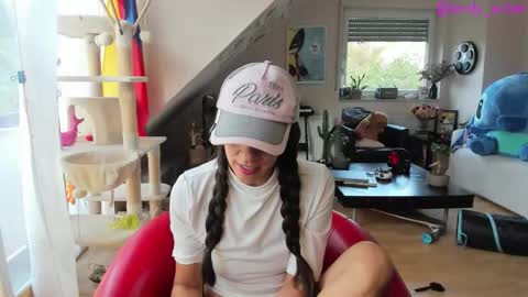 Tiny online show from October 5, 2025, 9:18 am