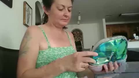 tinyassbossymilf online show from April 17, 2026, 10:46 pm