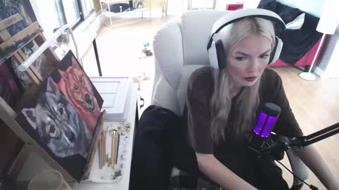 stage Kylie Sinner  brand CLITBAIT online show from February 13, 2025, 2:20 pm