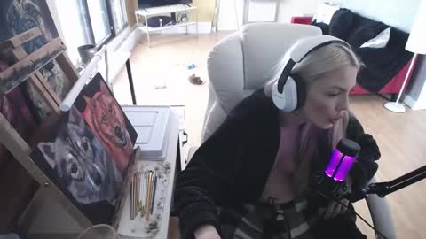 stage Kylie Sinner  brand CLITBAIT online show from February 13, 2025, 8:24 pm