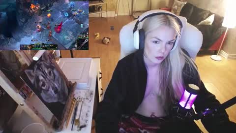 stage Kylie Sinner  brand CLITBAIT online show from February 15, 2025, 2:04 am