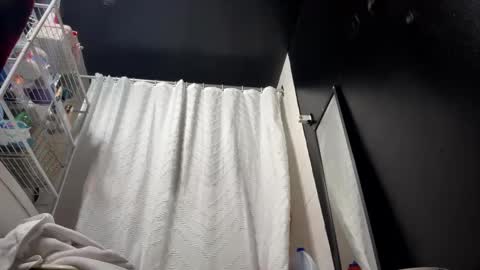 stage Kylie Sinner  brand CLITBAIT online show from February 18, 2025, 7:41 pm