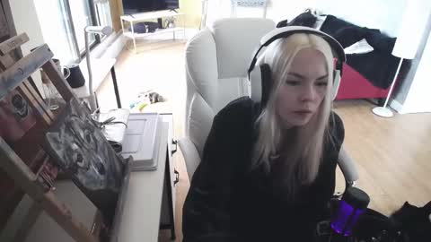 stage Kylie Sinner  brand CLITBAIT online show from February 26, 2025, 3:52 pm