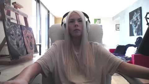 stage Kylie Sinner  brand CLITBAIT online show from October 2, 2025, 5:09 pm