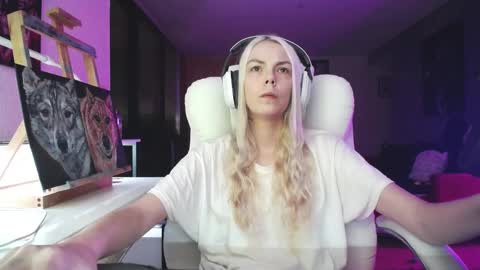 stage Kylie Sinner  brand CLITBAIT online show from October 5, 2025, 10:40 pm