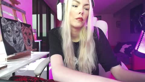 stage Kylie Sinner  brand CLITBAIT online show from October 19, 2025, 10:16 am