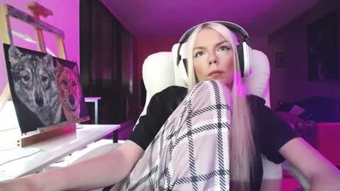 stage Kylie Sinner  brand CLITBAIT online show from October 21, 2025, 4:13 am