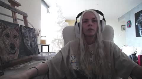 stage Kylie Sinner  brand CLITBAIT online show from November 27, 2025, 2:19 pm