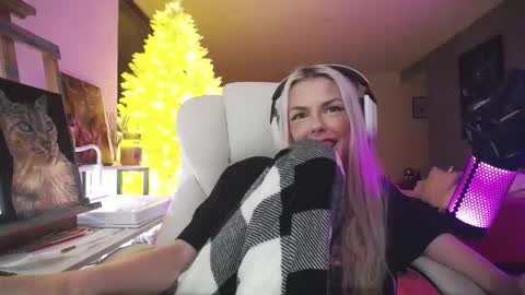 stage Kylie Sinner  brand CLITBAIT online show from January 18, 2026, 8:07 am