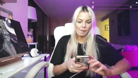 stage Kylie Sinner  brand CLITBAIT online show from June 5, 2026, 3:02 am