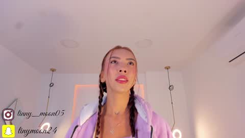 Snapshot of tinymoon_ chatting on February 8, 2025, 10:39 am Luna online show from February 8, 2025, 10:39 am