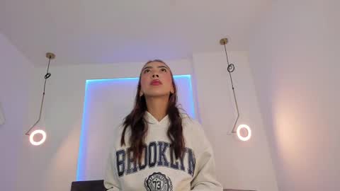 Snapshot of tinymoon_ chatting on February 11, 2025, 10:37 am Luna online show from February 11, 2025, 10:37 am