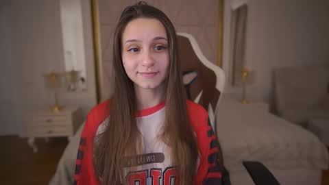 tinynataliee online show from February 18, 2026, 10:06 pm