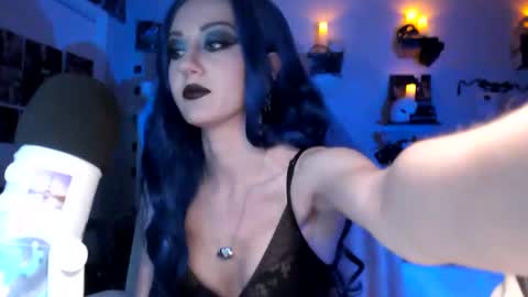 Dahlia Browne online show from November 1, 2025, 7:54 am