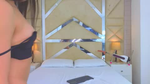 Tiphani Walker online show from December 5, 2025, 2:42 am