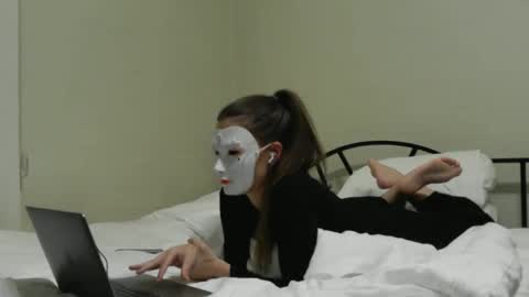 Tinks online show from April 11, 2026, 11:31 pm