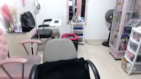 Snapshot of titsbiglovers chatting on June 1, 2026, 12:18 pm DIVA online show from June 1, 2026, 12:18 pm
