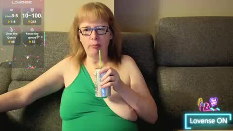 Snapshot of tittylandqc chatting on April 28, 2026, 1:37 am tittylandqc online show from April 28, 2026, 1:37 am