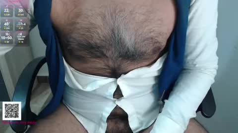 Snapshot of toaster1993 chatting on December 15, 2025, 5:17 pm Leonel online show from December 15, 2025, 5:17 pm