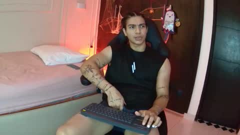 toji lee online show from October 30, 2025, 2:57 am