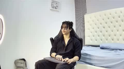 toji lee online show from November 2, 2025, 2:14 am