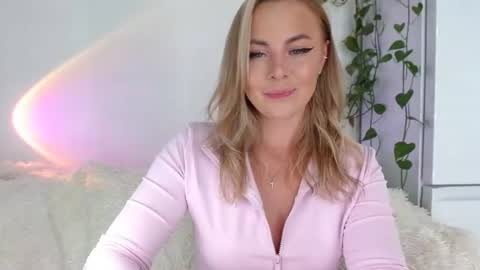 Snapshot of tokens_are_sexy chatting on August 5, 2026, 9:39 pm tokens_are_sexy online show from August 5, 2026, 9:39 pm