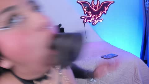   Independent model online show from January 2, 2025, 9:39 pm