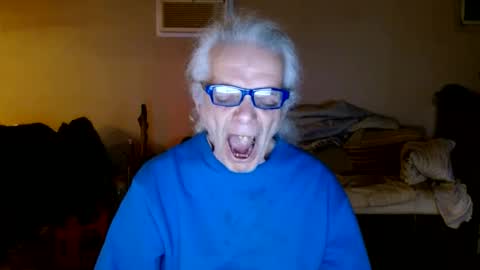 tom112292014 online show from January 29, 2025, 4:15 am