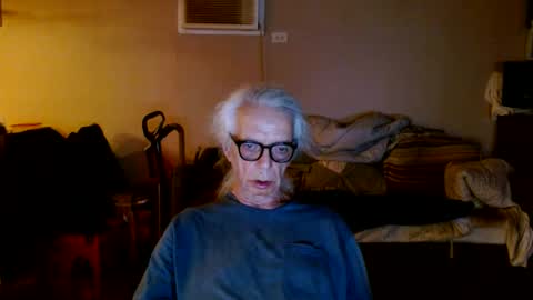 tom112292014 online show from September 25, 2025, 2:04 am