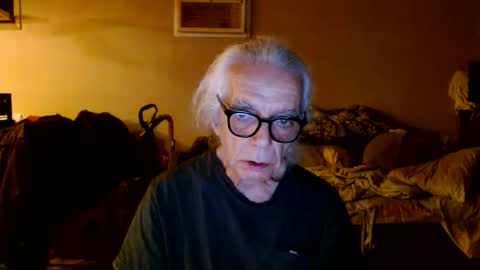 tom112292014 online show from April 18, 2026, 3:10 am