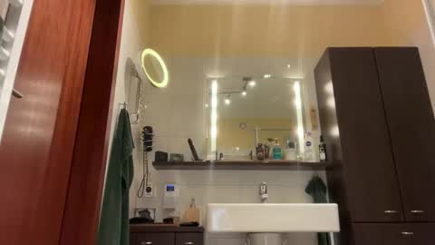 Tom online show from December 22, 2025, 6:10 am