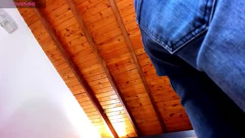   online show from October 21, 2025, 12:39 pm