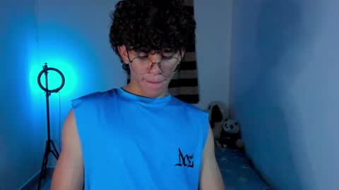 Tom Blue online show from April 21, 2026, 2:51 am