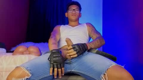 Tom online show from October 8, 2025, 1:36 am