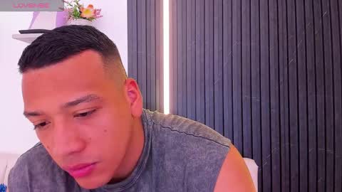 Tom muscle1 online show from September 21, 2025, 12:18 pm