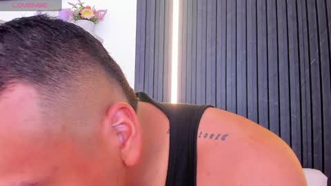 Tom muscle1 online show from October 1, 2025, 12:00 pm