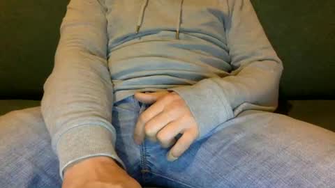 tombi125 online show from January 3, 2025, 4:48 pm