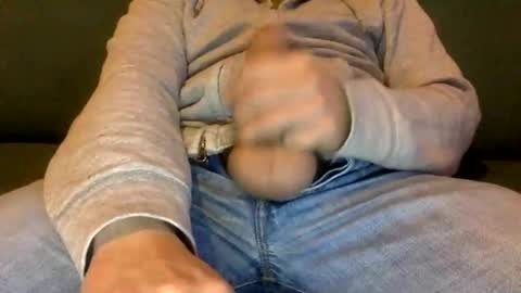 tombi125 online show from February 18, 2025, 5:10 pm