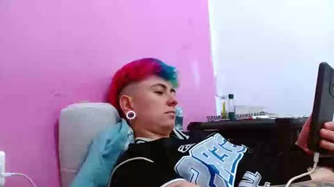 Blue online show from September 19, 2025, 10:43 pm