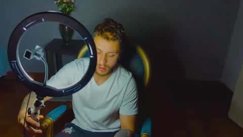 tomDavisXl online show from November 19, 2025, 11:05 pm