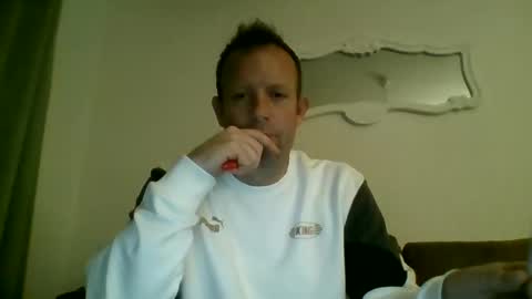 Snapshot of tomhubz chatting on November 16, 2025, 1:33 am tomhubz online show from November 16, 2025, 1:33 am