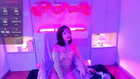 Snapshot of tomiedark_ chatting on May 8, 2026, 4:40 am KAELANI online show from May 8, 2026, 4:40 am