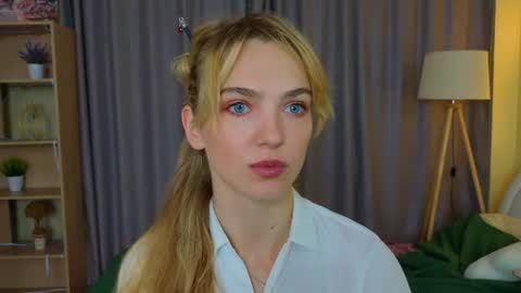 Snapshot of tomikavilandre chatting on July 3, 2026, 7:09 pm Lana online show from July 3, 2026, 7:09 pm